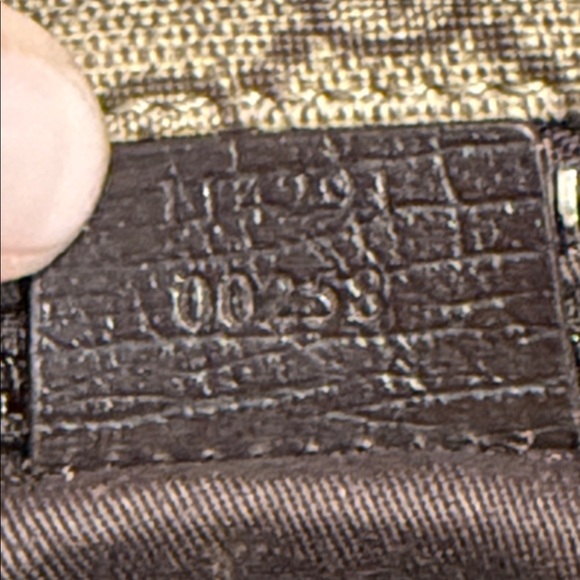 Gucci Supreme Camera Crossbody Bag - Picture 13 of 15